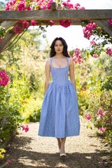 "And Just Like That": Carrie Bradshaw trägt Dirndl von Austro-Designerin Lena Hoschek in neuer Folge