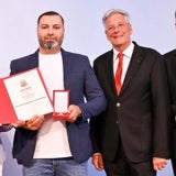 Der Syrer und "Held von Villach" wird geehrt vom Kärntner Landeshauptmann Peter Kaiser (SPÖ)