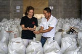 Julius Meinl Geschäftsführerin Christina Meinl mit Felipe Galo von der Kooperative Copracnil in Honduras
