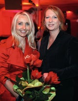 Madonna-Gründerin Uschi Pöttler-Fellner (li.), die Doris Bures auch für die Pink-Ribbon-Initiative begeistern konnte.