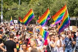 Regenbodenparade