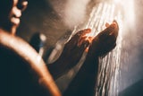 Überraschend: Deshalb sollten Sie ab sofort im Dunkeln duschen