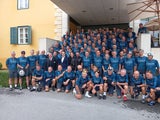 "Tour de Franz" Radler vor dem Schlosshotel Velden