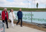 Bürgermeister Gerhard Weil, Landeshauptfrau Johanna Mikl-Leitner und OMV-CEO Alfred Stern am Weg zur Baustelle 