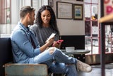 Emotionaler Overkill: So manipulativ ist der Dating-Trend Floodlighting