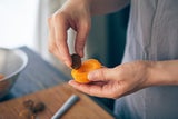 Mit diesem einfachen Trick erkennen Sie reife Marillen im Supermarkt