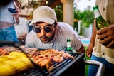 Achtung: Dieses beliebte Getränk sollten Sie beim Grillen weglassen!