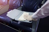 Ekel-Alarm: Diese überraschenden Stellen sollten Sie im Flugzeug nie berühren