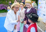Landeshauptfrau Johanna Mikl-Leitner freute sich mit den Kleinsten Wachauerinnen und Wachauern, dass die Starnacht endlich losgeht. 