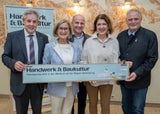 Bei der Veranstaltung „Auf der Walz“ am letzten Stopp, dem Sporthotel Semmering (v.l.): Landtagsabgeordneter Hermann Hauer, Landeshauptfrau Johanna Mikl-Leitner, der Semmeringer Bürgermeister Hermann Doppelreiter, Bezirkshauptfrau Alexandra Grabner-Fritz und Joachim Köll, Vizebürgermeister Payerbach und Obmann der Kleinregion Semmering-Rax. 
