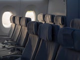 Geheimtricks: So bleibt der Platz im Flugzeug neben Ihnen immer frei