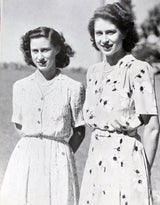 Prinzessin Margaret mit ihrer Schwester Elizabeth im Jahr 1947.&nbsp;