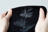So werden Sie Schweiß- und Deoflecken aus Kleidung wieder los