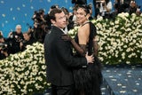 Met Gala 2025: Die süßesten Couple-Momente am roten Teppich