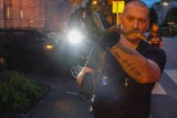 Während der Fahrt: Schlange schlängelt sich aus Motorhaube