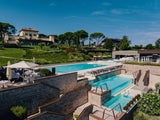 In- und Outdoor Pools laden zum Entspannen ein