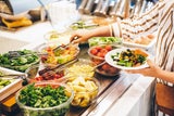 Fit im Urlaub: 5 clevere Tricks, um nicht zuzunehmen - ohne Verzicht