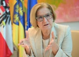"Es bricht mir das Herz": Mikl-Leitner fordert Kopftuchverbot für Mädchen