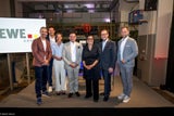 Rewe Group Österreich präsentierte den Nachhaltigkeitsbericht 2024: Bipa Österreich Geschäftsführer Mag. (FH) Markus Geyer(l.), Unternehmenssprecherin Claudia Riebler(2.v. l.), REWE Group International Vorstand Marcel Haraszti (4. v. l.),&nbsp; Vorstandsmitglied Billa Robert Nagele - verantwortlich für den Bereich Nachhaltigkeit (2.v.r.), Penny GF Kai Pataky (r.)