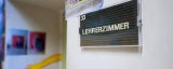 Lehrer dringend gesucht.