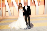 Hochzeitskleid auf dem roten Teppich: Lauren Sánchez bei der Oscar-After-Party – das trägerlose Oscar-de-la-Renta-Kleid mit Federn ließ bereits Braut-Vibes aufkommen