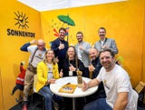Expansion in Deutschland: Vertragsunterzeichnung.