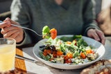 Schlank & fit in den Sommer: Die gesündeste Diät der Welt ist perfekt für warme Tage