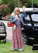 Kathy Hilton trägt mehrere (wie es sich gehört) an ihren Bags.&nbsp;