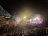 "Kopfüber"-Robbie Williams lässt Klagenfurt ausflippen