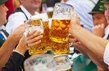 Kalorienfalle Oktoberfest: So viele Kalorien stecken in Brezel, Bier und Co.