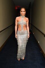 AMAs 2025: Jennifer Lopez schockt mit 8 Outfitwechseln auf der Bühne