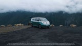 Der VW ID.Buzz in der Seitenansicht – viel Platz für Passagiere und Gepäck.&nbsp;