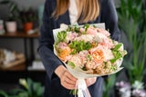 Mit diesen Profi-Tricks bleibt Ihr Valentinstags-Strauß wochenlang frisch
