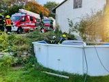 Auto im Pool