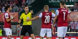 Team-Goalie Bachmann schießt gegen Referee