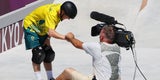 Olympia-Skateboarder räumt Kameramann ab