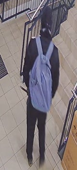 Wenn Sie diesen Mann sehen, rufen Sie die Polizei