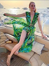 Homage an J.Lo. Barbara Meier kam mit Yacht und Jungle-Dress von Versace. So wie einst Jennifer Lopez.&nbsp;