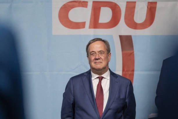 Wahl-Krimi: Laschet holt auf