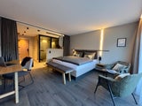 Gemütlich und Durchdacht. Die hellen Zimmer in den beiden Gebäuden sind in erdigen Farben gestaltet.&nbsp;