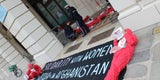 Aktivisten blockieren ÖVP-Zentrale in Wien