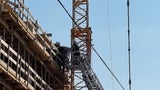 Arbeiter stürzt auf Baustelle in Wien ab: Schwer verletzt