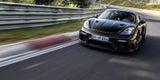 Neuer Cayman GT4 RS "fliegt" durch die "Grüne Hölle"