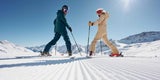 Kind und Mann beim Skifahren am Stubaier Gletscher
