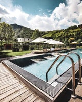 Outdoor-Pool im Sommer