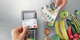 An Hofer-Kassen kann man jetzt Geld abheben