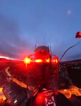 Irre: Basejumper springt von Fernheizwerks-Schlot