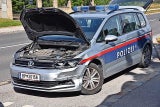 Nach Messerattacke Polizeistreife gerammt: 3 Verletzte