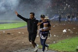 Opferzahl korrigiert: 125 Tote bei Massenpanik nach Fußballmatch
