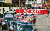 Demo gegen Zeltquartier für Flüchtlinge
